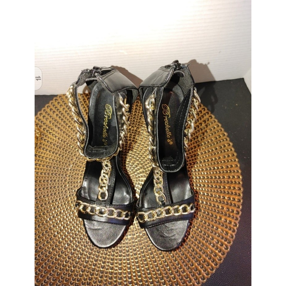 Breckelle's ViVi-05 Wedges Size 9 - Picture 4 of 6